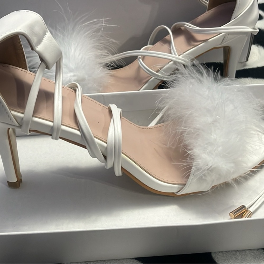 White feather/fluffy heels size 40 /8.5